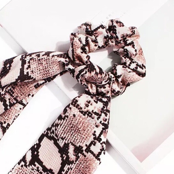 ✨HAIR SCARF SCRUNCHIE-SNAKESKIN ANIMAL PRINT‎ - Picture 2 of 3